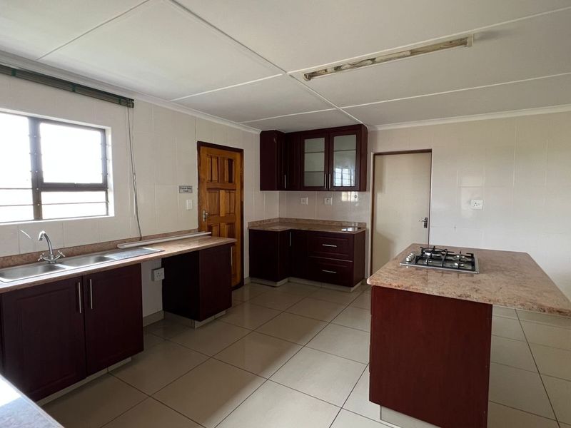 3 bedroom house - Photo 3