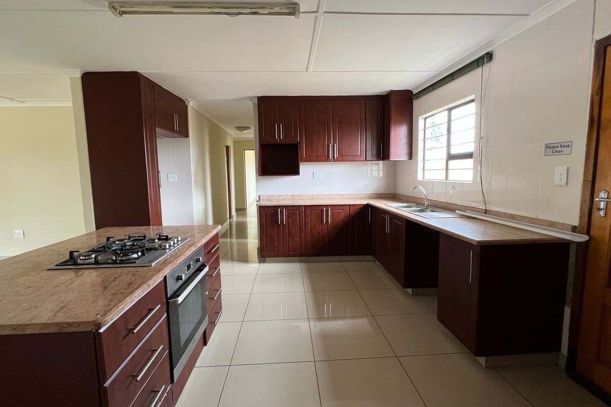 3 bedroom house - Photo 2