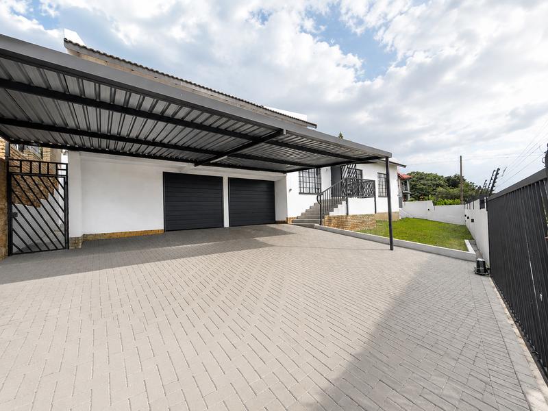 Modern 4-Bedroom Home with Views in Sought-After Cashan - Photo 2