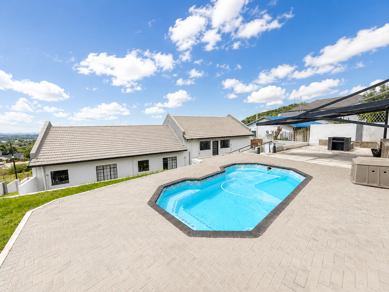 Modern 4-Bedroom Home with Views in Sought-After Cashan - Photo 1