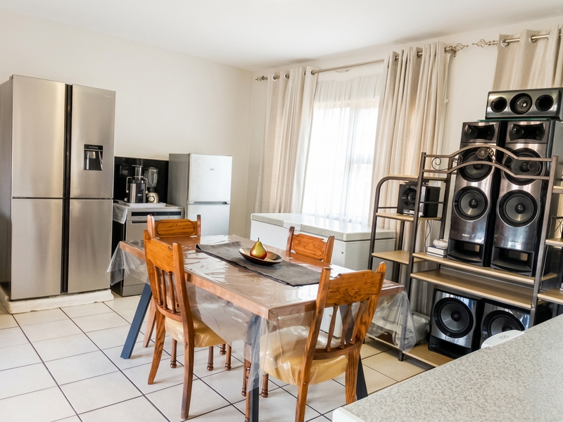 Modern, High-End Townhouse with Stunning Views over Waterfron East - Photo 4