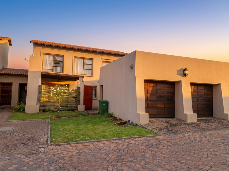 Modern, High-End Townhouse with Stunning Views over Waterfron East - Photo 1