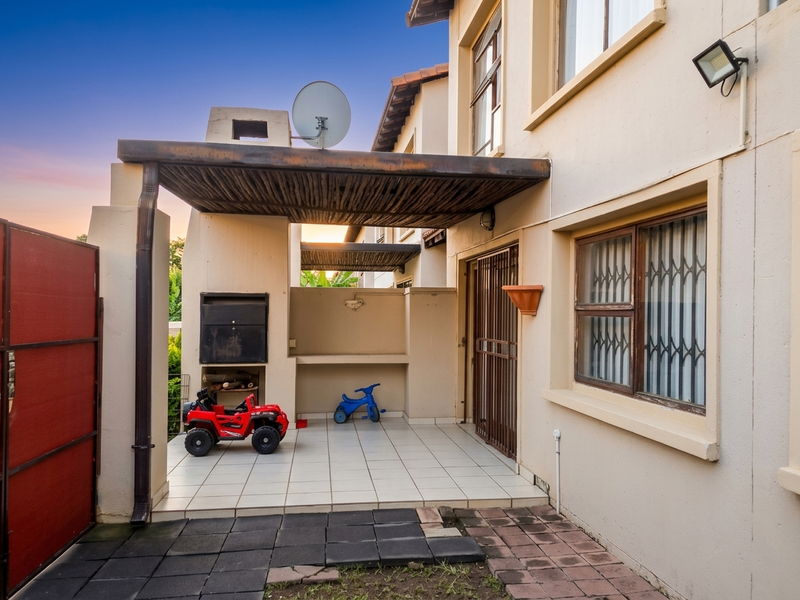 Modern, High-End Townhouse with Stunning Views over Waterfron East - Photo 2