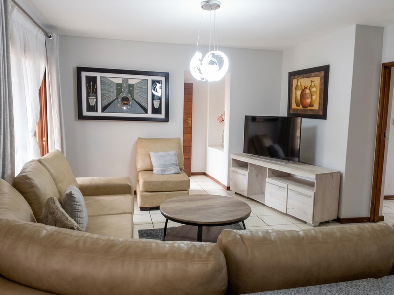 Modern, High-End Townhouse with Stunning Views over Waterfron East - Photo 3