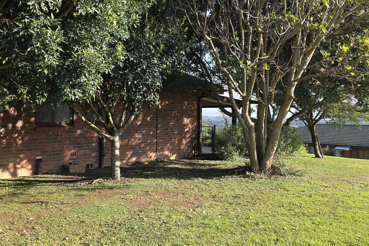 Relaxed Living with Scenic Outlooks - Photo 2