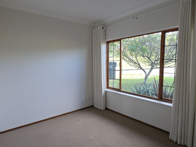 Relaxed Living with Scenic Outlooks - Photo 8