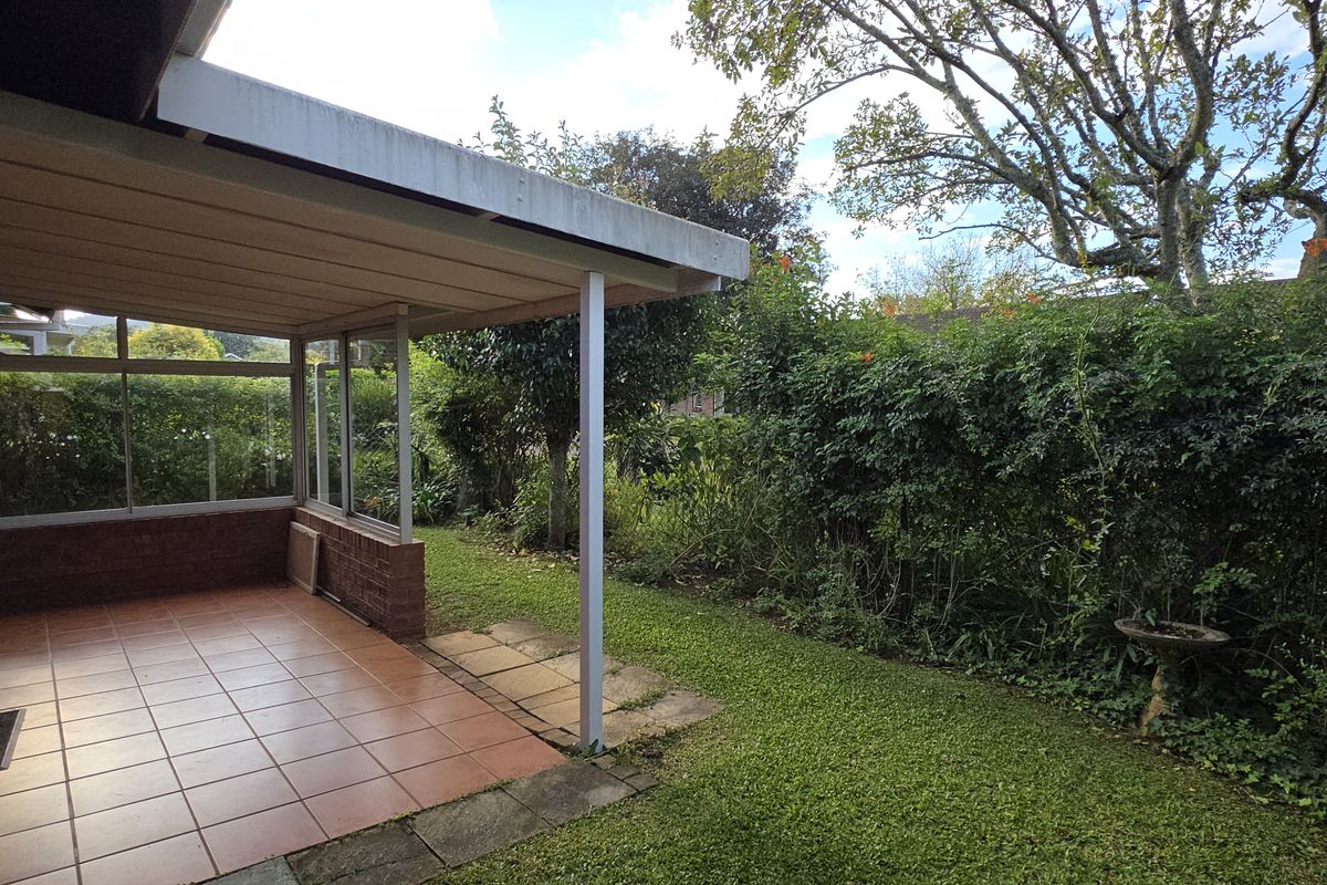 Charming 2 bedroomed home with great potential - Photo 2