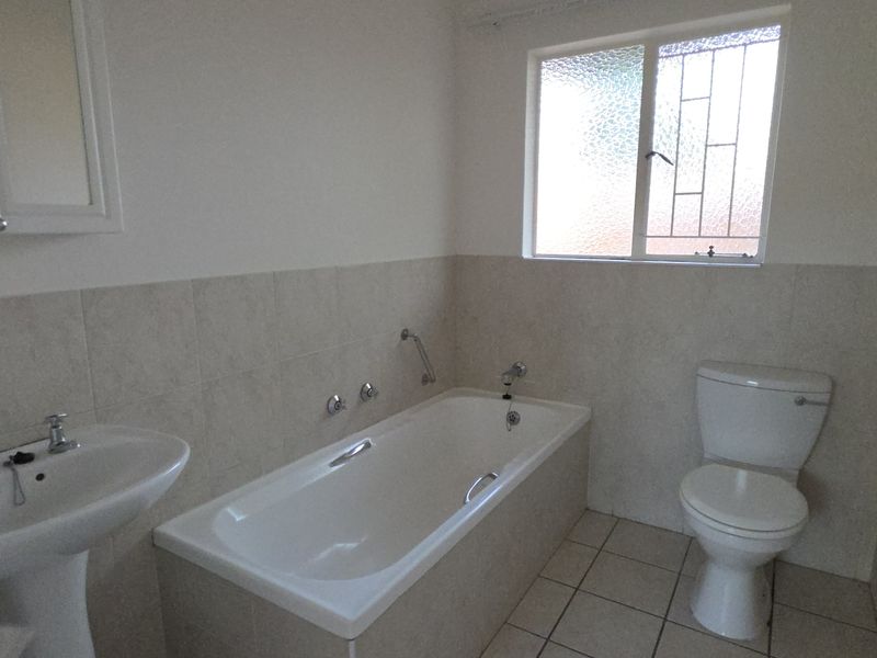 Charming 2 bedroomed home with great potential - Photo 10