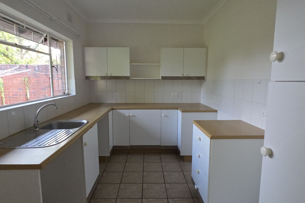 Charming 2 bedroomed home with great potential - Photo 4