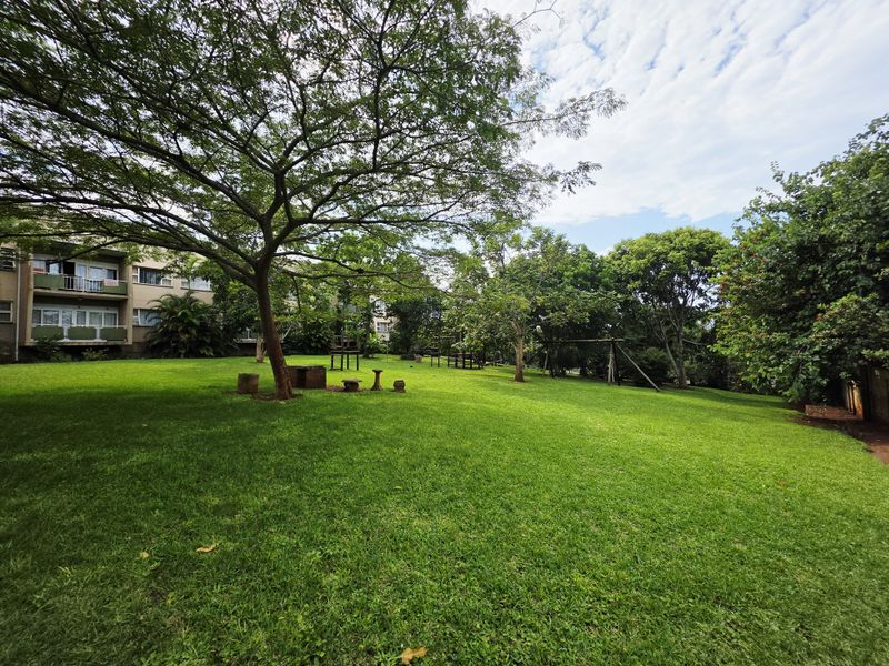 Spacious 3-Bedroom Apartment in Secure Complex - Photo 2