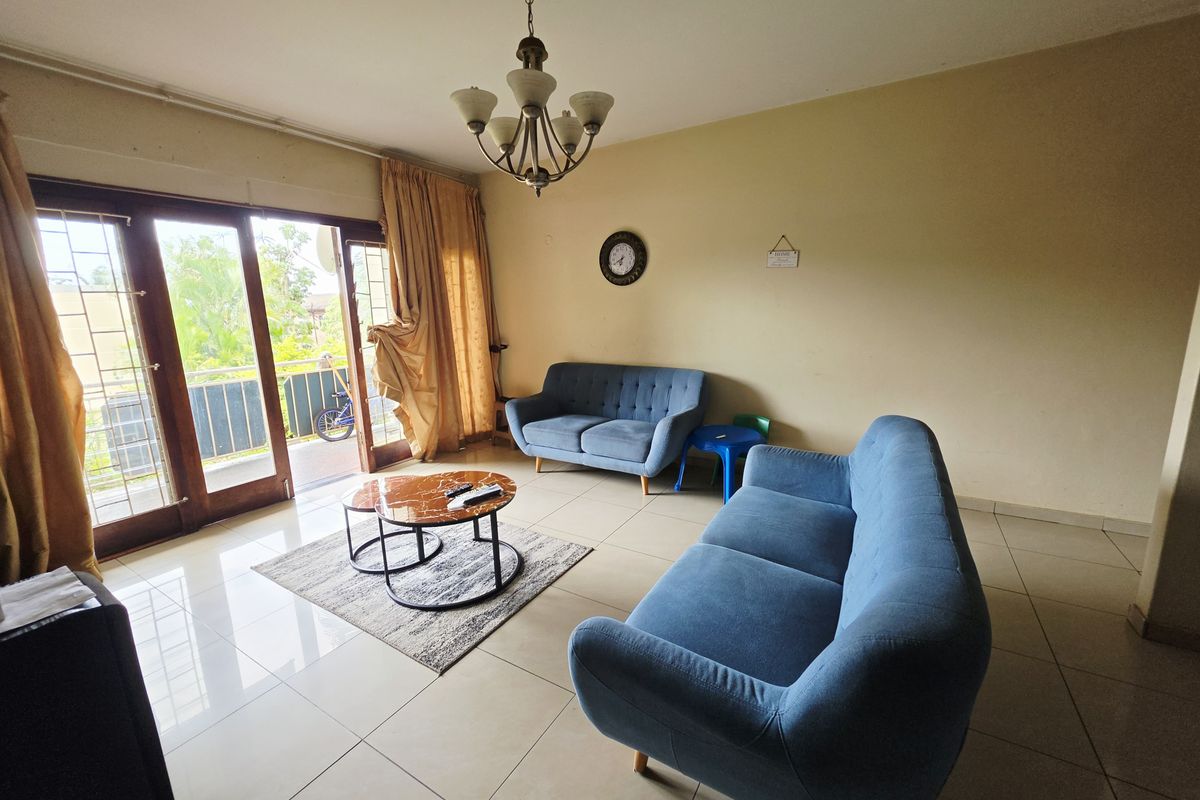 Spacious 3-Bedroom Apartment in Secure Complex - Photo 4
