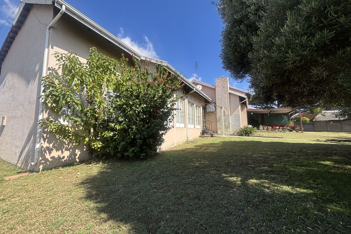 Family Friendly Home - Photo 2