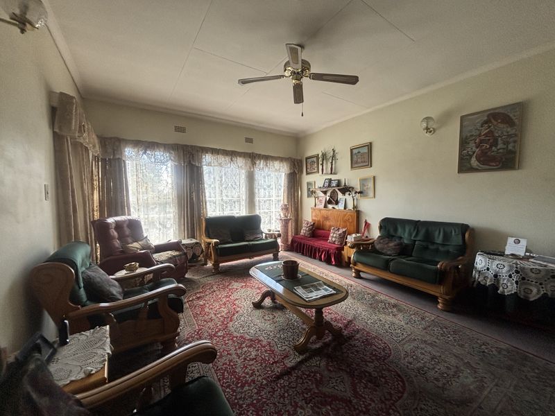 Family Friendly Home - Photo 6