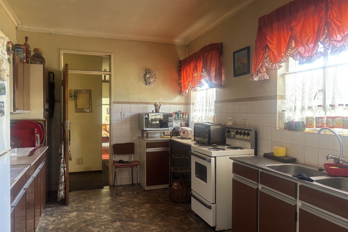 Family Friendly Home - Photo 3