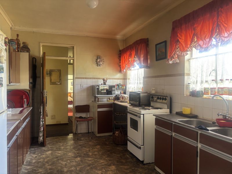 Family Friendly Home - Photo 3