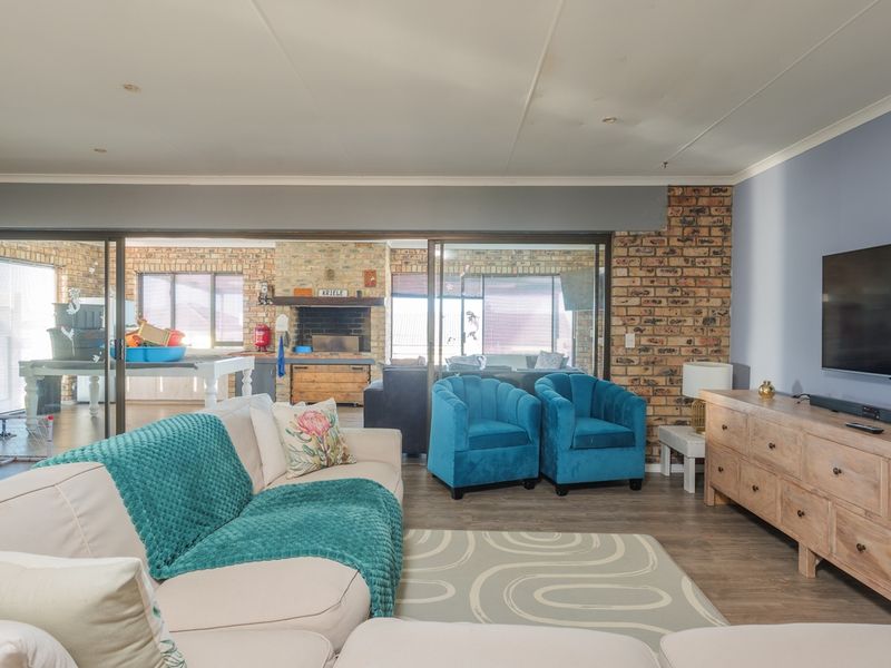 Long-term rental available in sought-after Ocean View Heights, Struisbaai - Photo 6