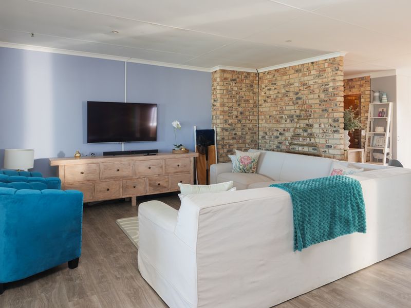 Long-term rental available in sought-after Ocean View Heights, Struisbaai - Photo 7