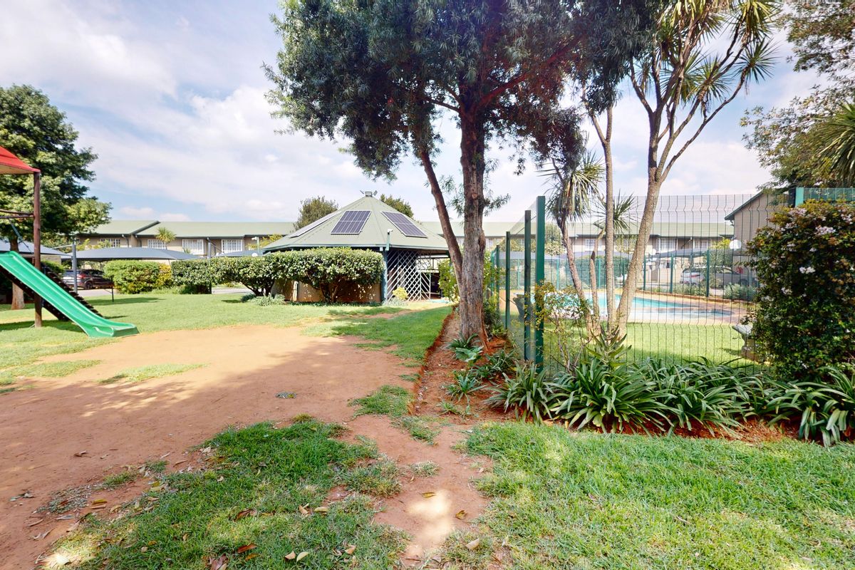 Sunlit Modern Living with Private Garden - Photo 4