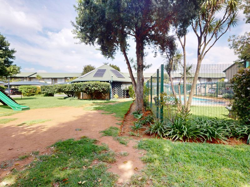 Sunlit Modern Living with Private Garden - Photo 4