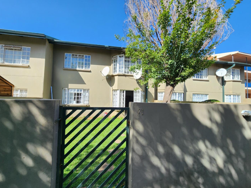 Sunlit Modern Living with Private Garden - Photo 8