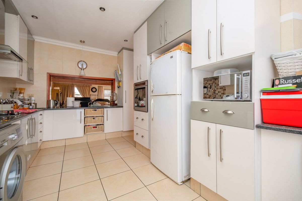Spacious 2-Bedroom Apartment for Sale – Bank Assisted Sale | Excellent Value per m2 - Photo 3