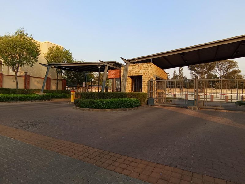 Charming 2-Bedroom Apartment for Sale | Douglasdale Lifestyle Estate | 65m2 - Photo 3