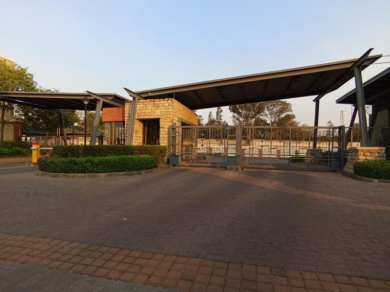 Charming 2-Bedroom Apartment for Sale | Douglasdale Lifestyle Estate | 65m2 - Photo 2