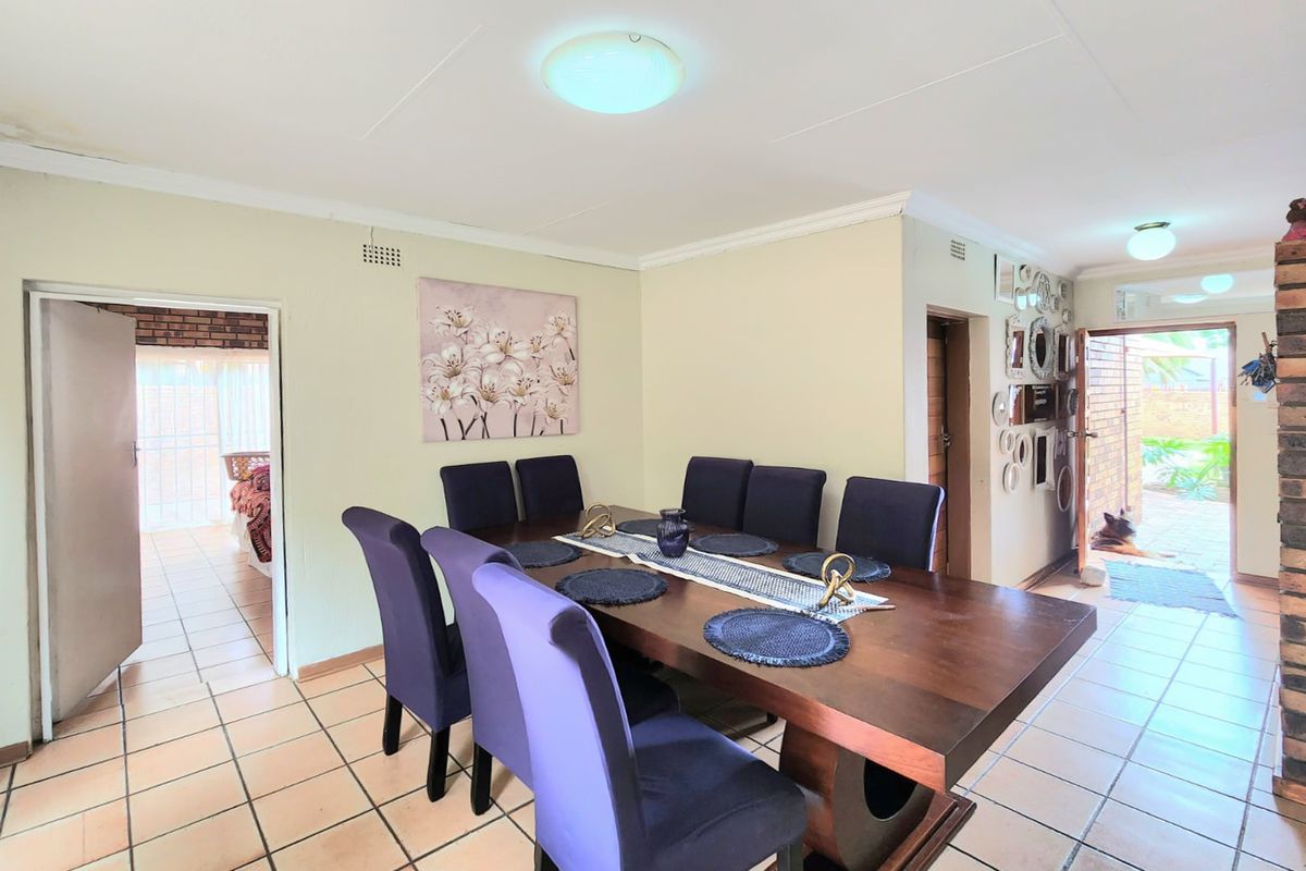 Luxury Living With Ultimate Entertainment Appeal - Photo 5