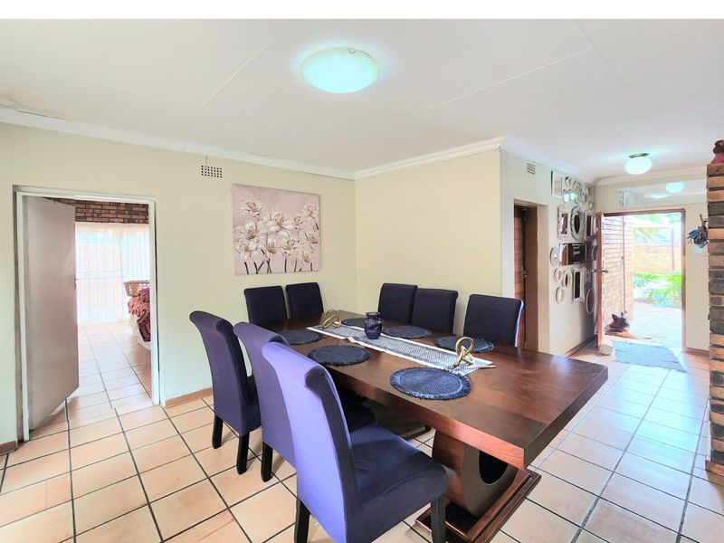 Luxury Living With Ultimate Entertainment Appeal - Photo 5