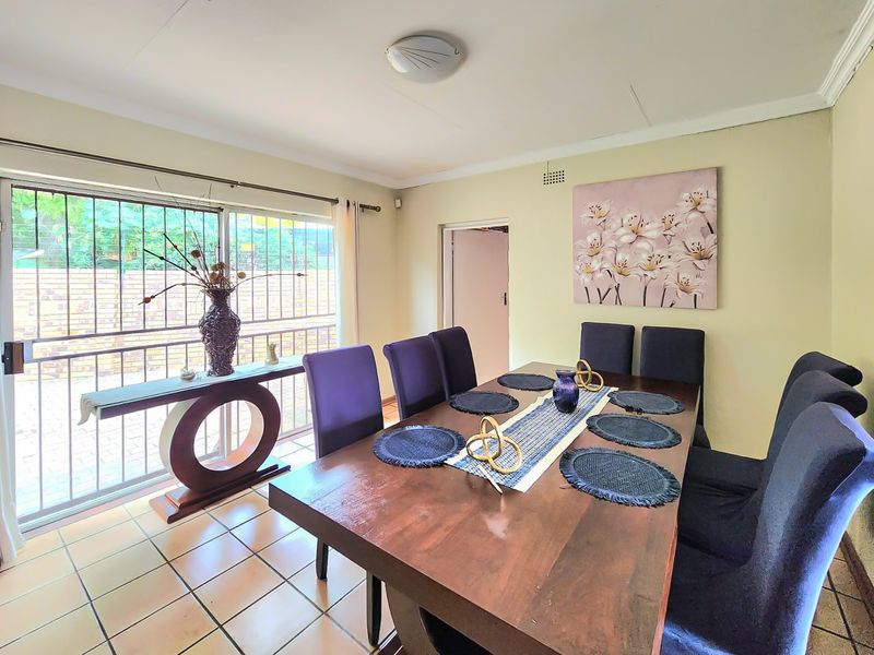 Luxury Living With Ultimate Entertainment Appeal - Photo 6
