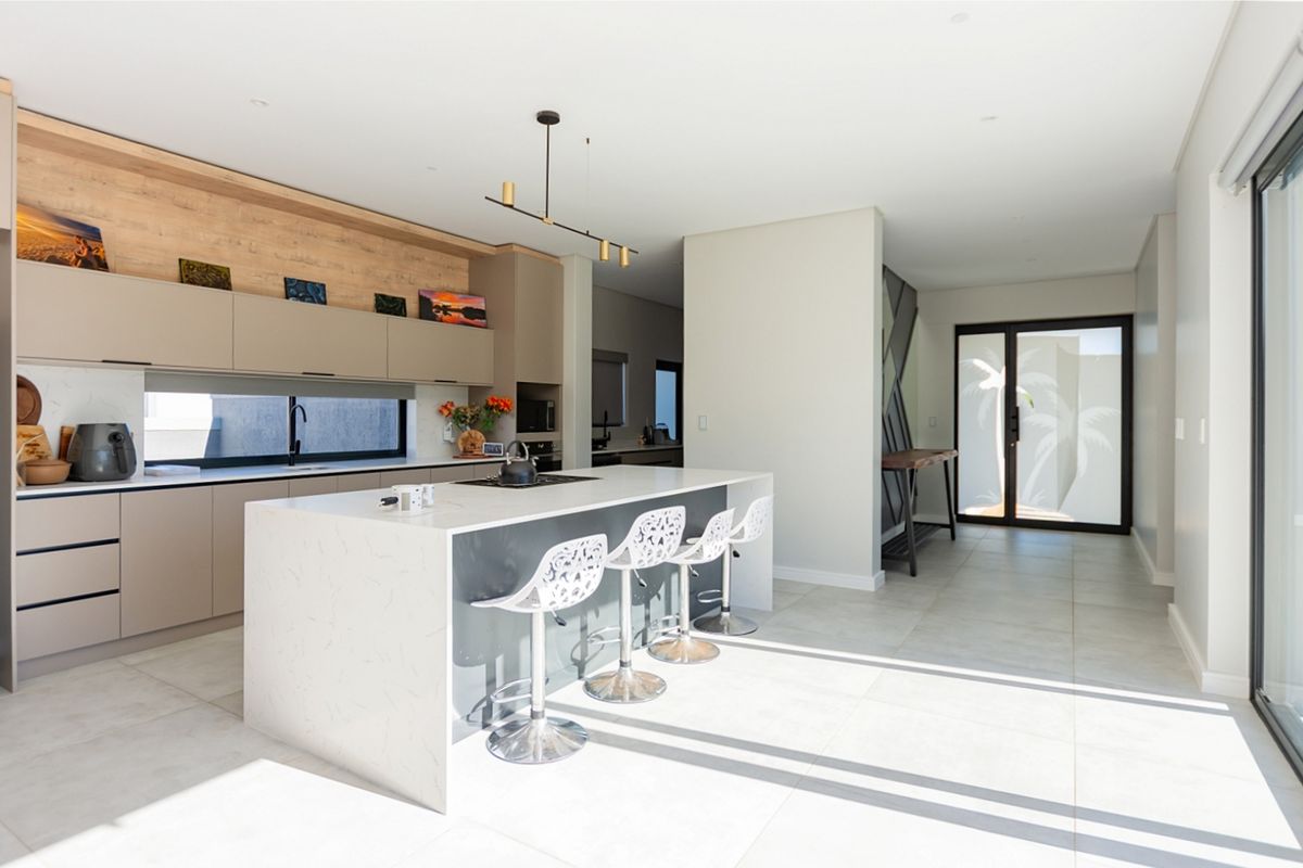 Modern Architectural Masterpiece | Langebaan Golf Estate - Photo 3