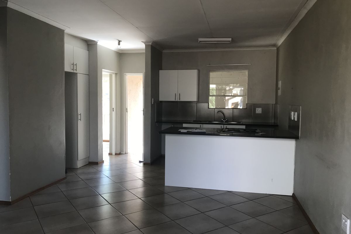 2 Bedroom 2 Bathroom Ground Floor Corner Apartment with Pato - Photo 2