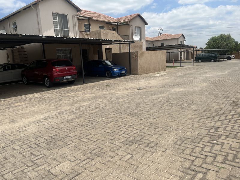 2 Bedroom 2 Bathroom Ground Floor Corner Apartment with Pato - Photo 5