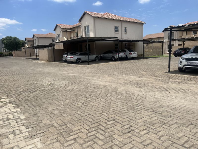 2 Bedroom 2 Bathroom Ground Floor Corner Apartment with Pato - Photo 6