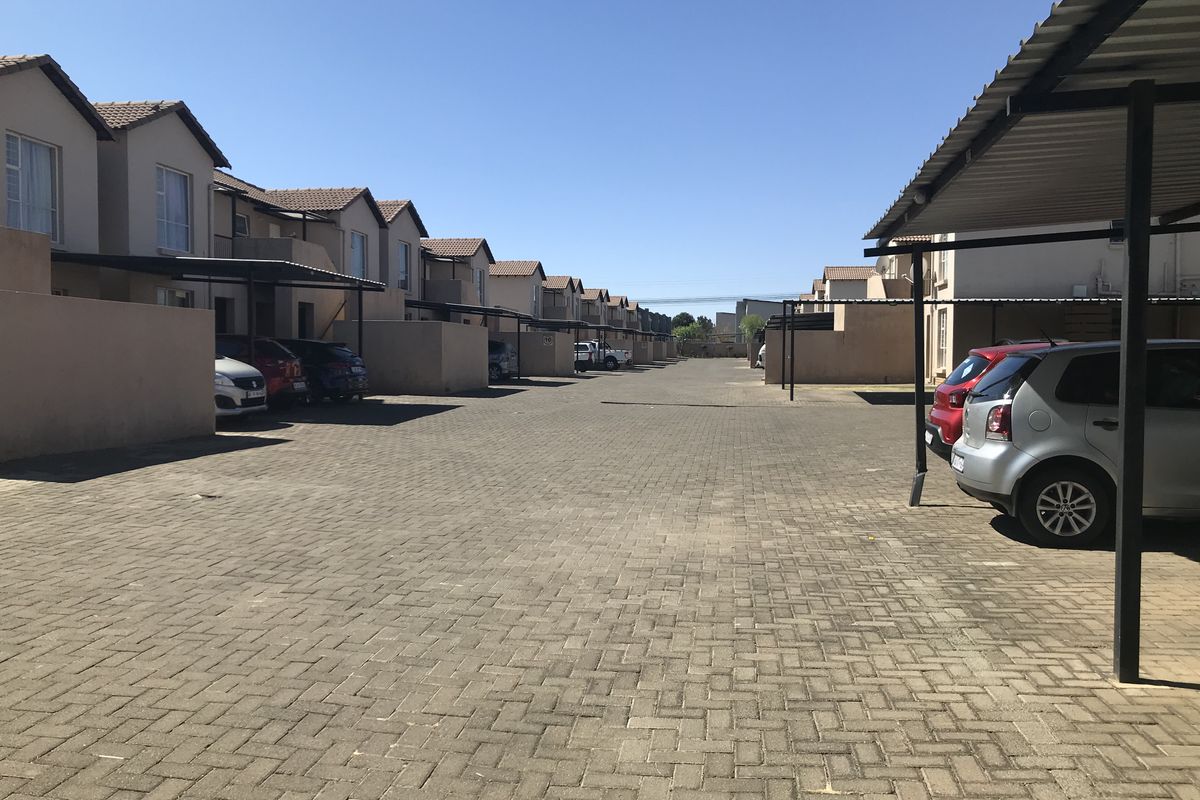 2 Bedroom 2 Bathroom Ground Floor Corner Apartment with Pato - Photo 4