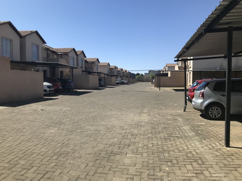2 Bedroom 2 Bathroom Ground Floor Corner Apartment with Pato - Photo 4