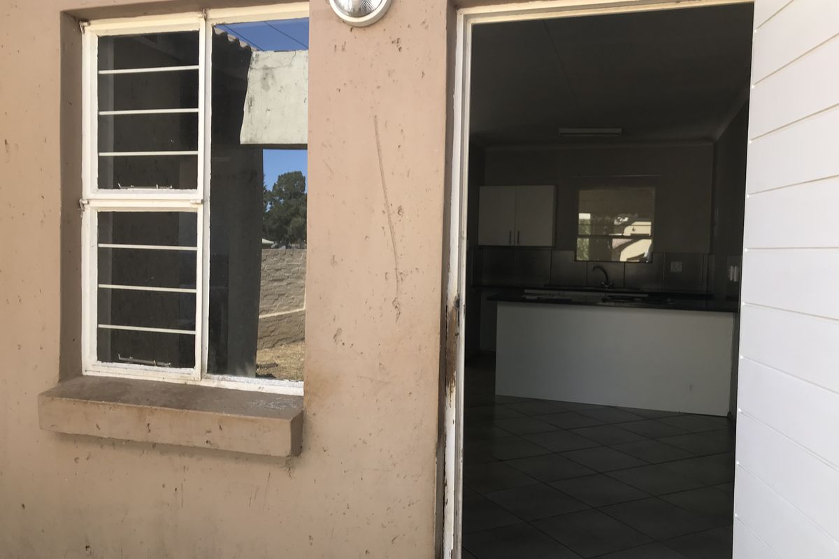 2 Bedroom 2 Bathroom Ground Floor Corner Apartment with Pato - Photo 3