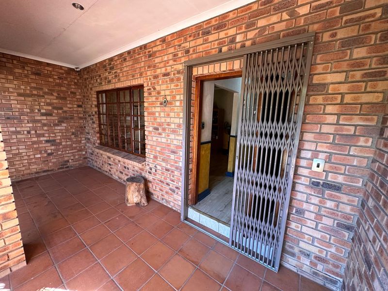 Charming Family Home for Sale in Steiltes, Nelspuit - Photo 6