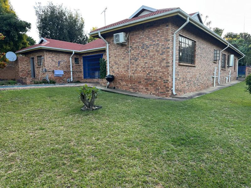 Charming Family Home for Sale in Steiltes, Nelspuit - Photo 3