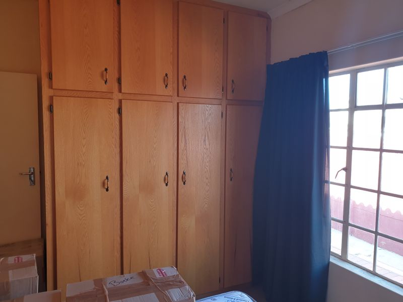 Spacious Townhouse. Orkney - Photo 9