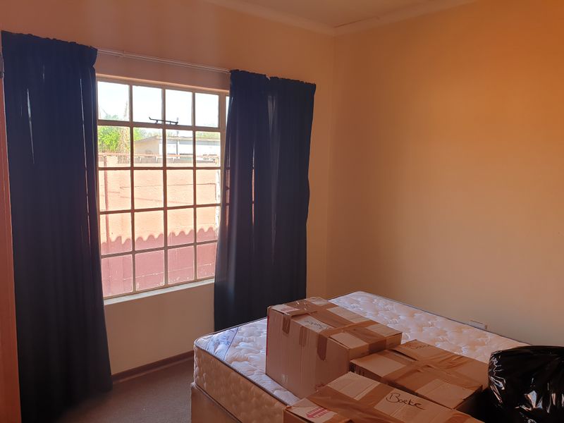 Spacious Townhouse. Orkney - Photo 8