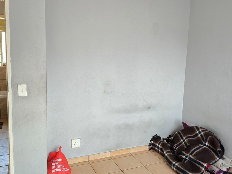 Cozy 2-Bedroom Apartment for Sale in Clarina, Akasia - Photo 8