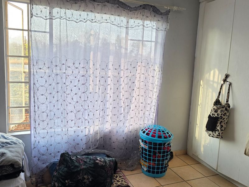 Cozy 2-Bedroom Apartment for Sale in Clarina, Akasia - Photo 6