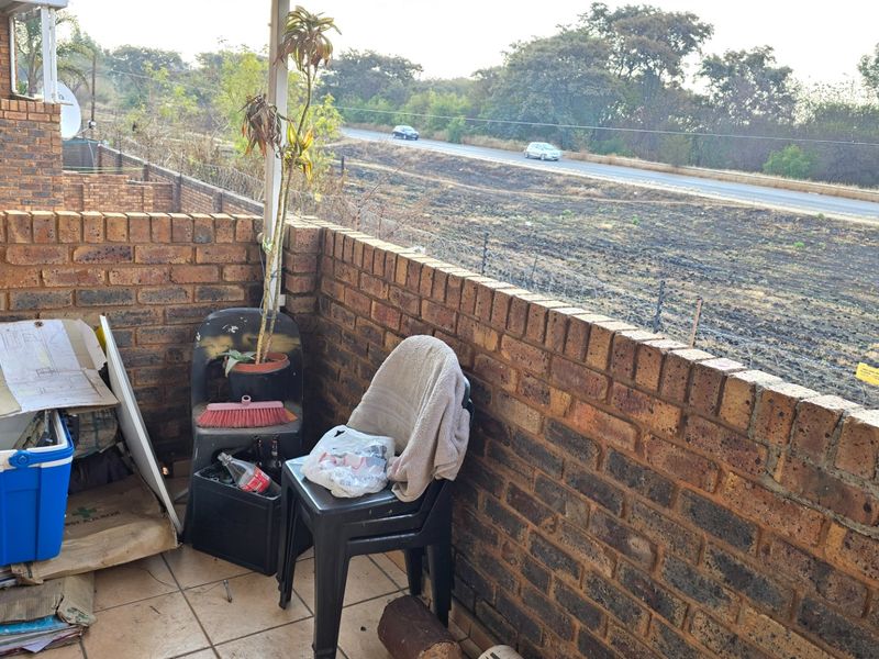 Cozy 2-Bedroom Apartment for Sale in Clarina, Akasia - Photo 5