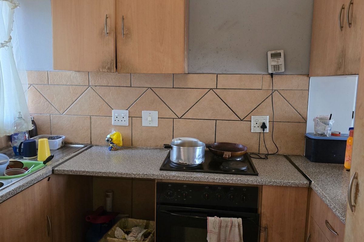 Cozy 2-Bedroom Apartment for Sale in Clarina, Akasia - Photo 4