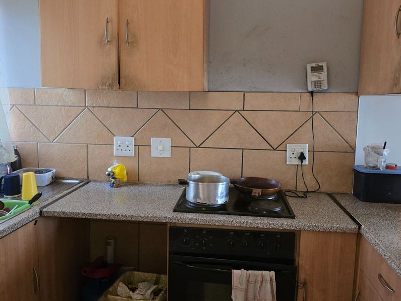 Cozy 2-Bedroom Apartment for Sale in Clarina, Akasia - Photo 4