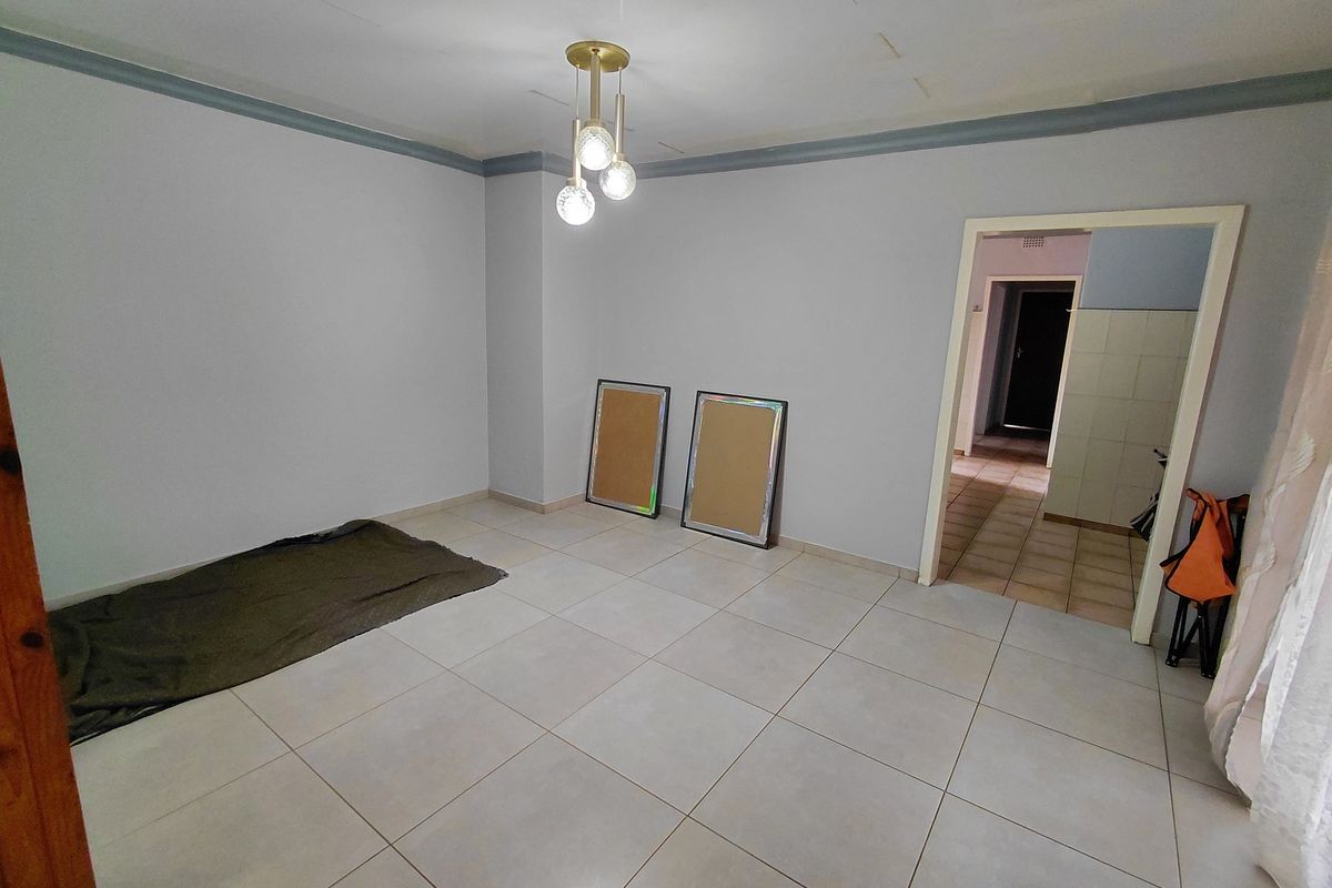 Charming 3-bedroom home in Randlespark, Klerksdorp - Photo 5