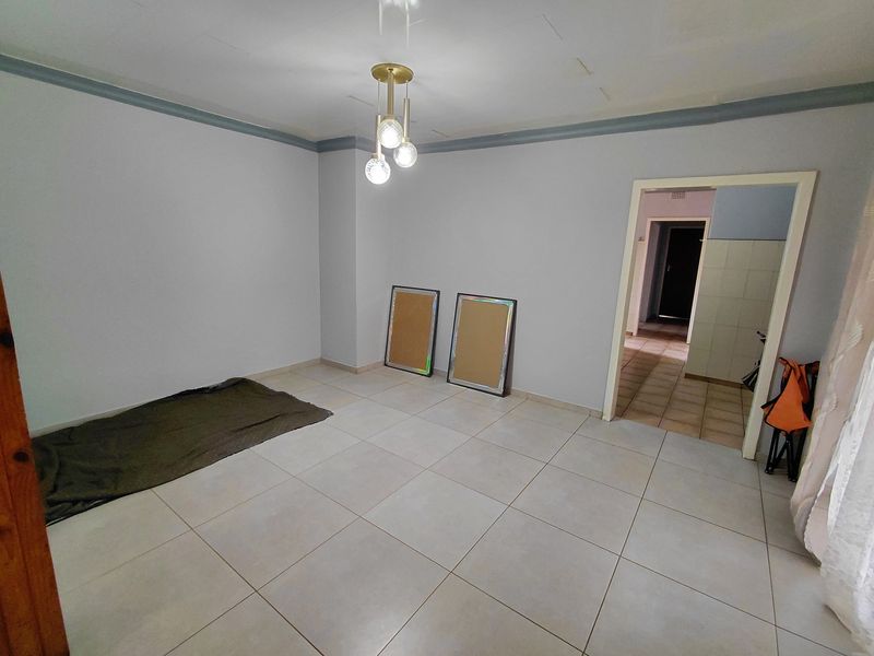 Charming 3-bedroom home in Randlespark, Klerksdorp - Photo 5