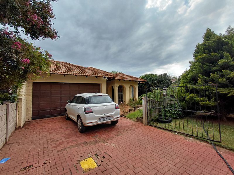 Charming 3-bedroom home in Randlespark, Klerksdorp - Photo 2