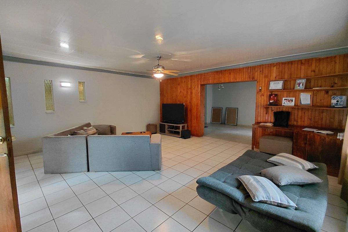 Charming 3-bedroom home in Randlespark, Klerksdorp - Photo 3